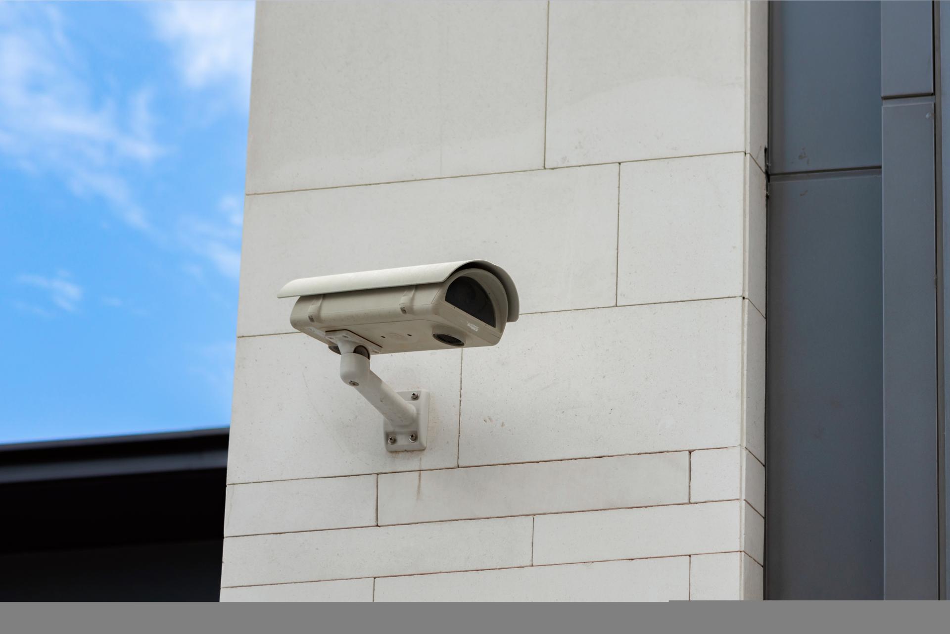 Caméra de vidéosurveillance extérieure – Elec Systèmes 91, Arpajon